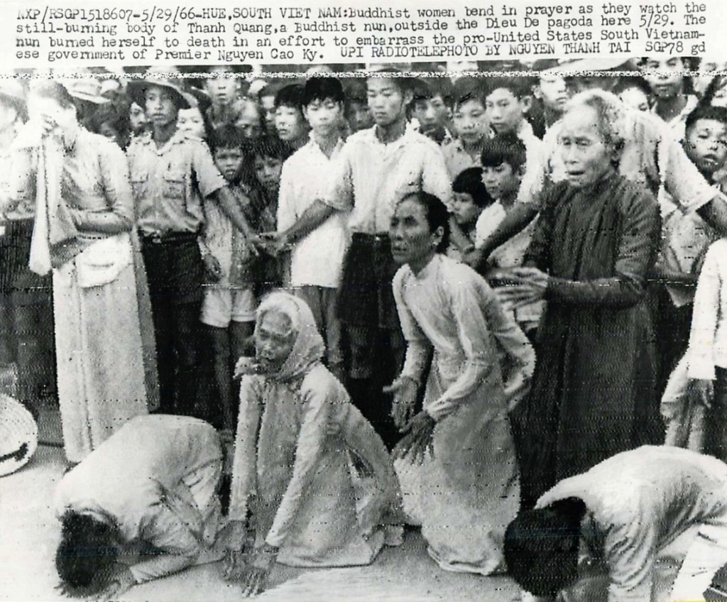 Phật tử biểu tình ở Huế, 1966. Nguồn UPI, Nguyễn Thanh Tài