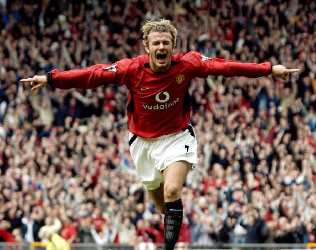 Paul Barker / AFP / Getty ImagesIn một tập tin hình ảnh chụp trên 03 Tháng Năm 2003, David Beckham mừng rỡ sau khi làm bàn cho Manchester United 1-Charlton 0 trong trận đấu trên sân Old Trafford, Manchester.