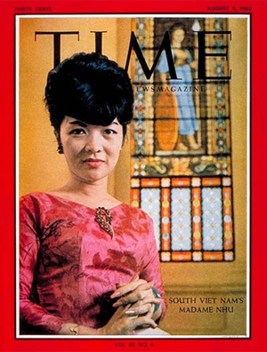 Áo dài kiểu Bà Nhu (1963). Nguồn: Tạp chí TIME.