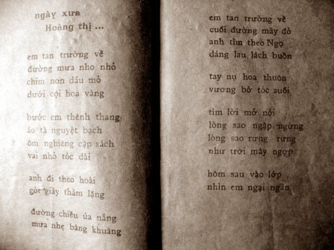 Phần đầu bài thơ Ngày xưa Hoàng Thị trong thi tập Ngày xưa người tình  của Phạm Thiên Thư (NXB Văn Chương, Sài Gòn, 1974).