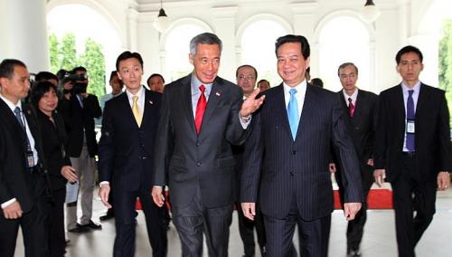 Thủ tướng Việt Nam Nguyễn Tấn Dũng và Thủ tướng Singapore Lý Hiển Long. Nguồn hình: Straits Times.