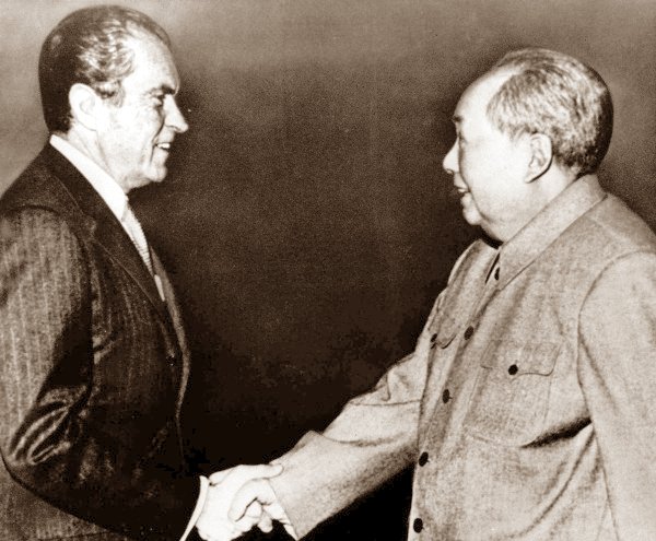 Richard Nixon - Mao Zedong. Nguồn: OntheNet