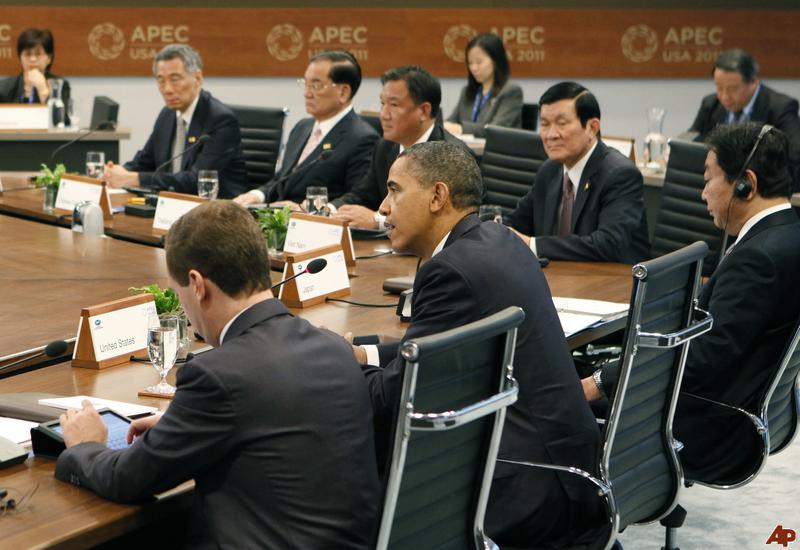Barack Obama, Trương Tấn Sang và giới lãnh đạo APEC trong một phiên nhóm tại “Chuyến thăm này quan trọng đối với Việt Nam vì Việt Nam đang cần sự hiện diện của Mỹ ở Đông Nam Á để giữ sự cân bằng quyền lực. Việt Nam mong có được một cam kết mới của Mỹ để giải quyết căng thẳng ở Biển Đông.”