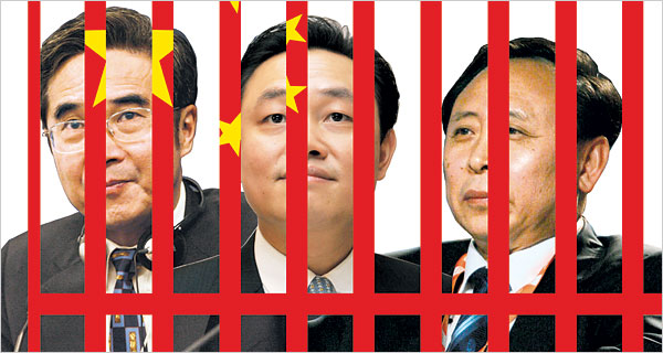 Từ trái: Chen Tonghai (Sinopec), Huang Guangyu (tỷ phú điện tử), và Rixin Kang (Năng lượng Hạt nhân Quốc gia TQ.) Nguồn:  Andreas Solaro /A.F.P. — Getty Images; Illustration by The New York Times