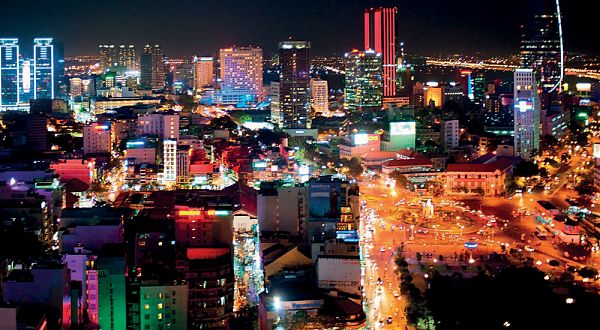 Sài Gòn về đêm. Nguồn: www.cebusmile.com