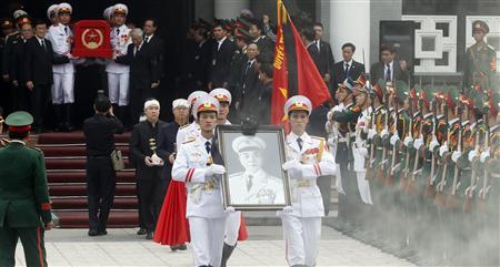 Quốc Tang DDCS Nhà nước  VN tổ chức cho tướng Võn Nguyên Giáp -  Hanoi October 13, 2013. Nguồn: REUTERS/Kham