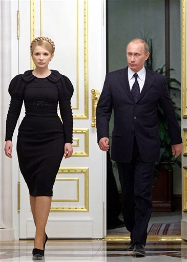 Vladimir Putin, Yulia Tymoshenko (2009). Nguồn: AP Photo/Aleksandr Prokopenko, Pool