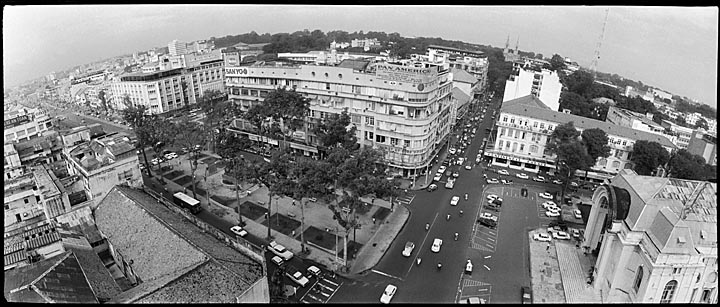 Sài Gòn ngày xưa, nhìn từ nóc khách sạn Caravel. Nguồn: OntheNet