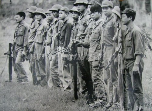 Trước giờ lền đường hành quân ở chốt (Lào Cai, 1979). Nguồn: http://tapvietbao.blogspot.ca/