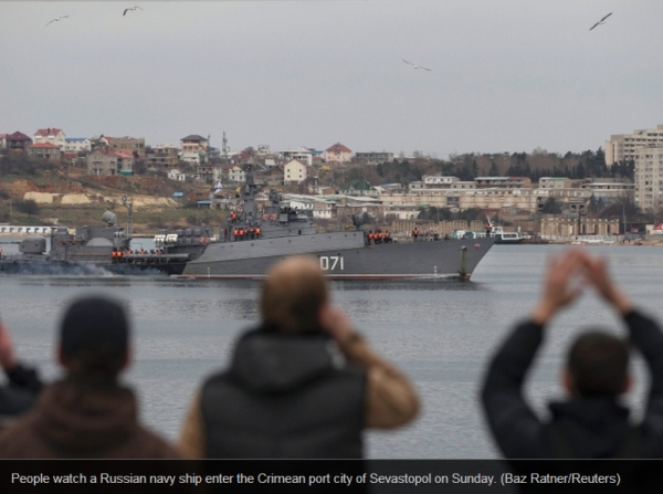 Tàu chiến của Nga trên đường đến Crimea. Nguồn: (az Ratner/Reuters