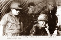 Tướng Lê Minh Đảo và Đại tá  tại Bộ chỉ huy chiến trường Xuân Lộc tháng 4 1975. Nguồn: vnafmamn.com