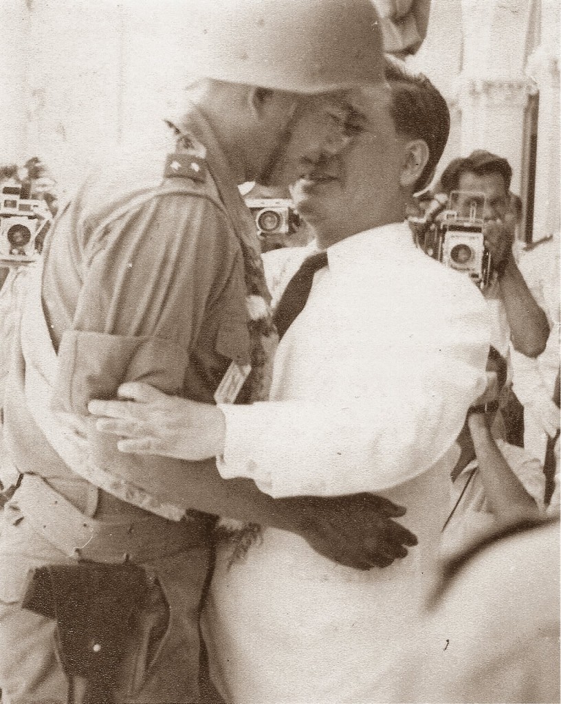 Trung tá Dương Văn Minh và Tổng tống Ngô Đình Diệm (Circa 1955). Nguồn: OntheNet