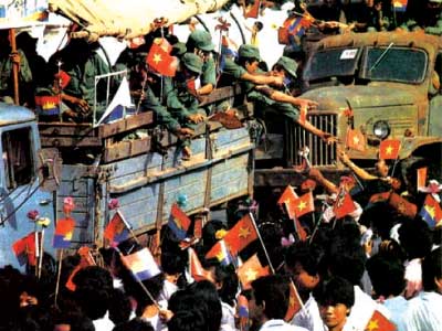 Sau 10 năm đi làm  “nghĩa vụ quốc tế” tại Campuchia, 26 tháng 9 năm 1989, đoàn quân CSVN trở lại Việt Nam. Nguồn: Wikipedia.org