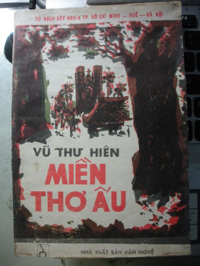 Miền Thơ Ấu - NXB Văn Nghệ TPHCM 1988 được giải thưởng của Hội Nhà văn Việt Nam năm 1988. 
