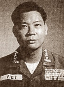 Tác giả trong quân phục sĩ quan VNCH trước 1975). Nguồn: OntheNet