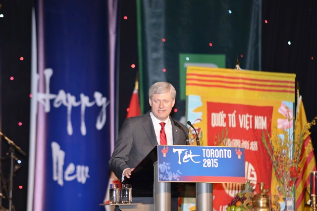 Thủ tướng Canada, Stephen Harper tại Hội chợ Tết Tooronto, 2015. Hình Thời báo Toronto. 