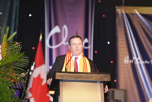 Bộ trưởng Bộ Việc làm và Phát triển Xã hội đồng thời còn là Bộ trưởng Đa văn hóa, Jason Kenney tại Hội chợ Tết Torionto 2015. Hình: Thời báo Toronto.
