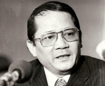 Thủ tướng Long Boret bọ Khểm Đỏ bắt và xử tử hình ngày 17 tháng Tư, 1975. Nguồn:  executedtoday.com