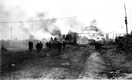 Các cuộc tấn công để chiếm Mai Hắc Đế cơ sở ở thị xã Buôn Ma Thuột trong chiến dịch Tây Nguyên, tháng Ba năm 1975. Một nộp ảnh từ Bảo tàng Quốc gia Lịch sử Việt Nam