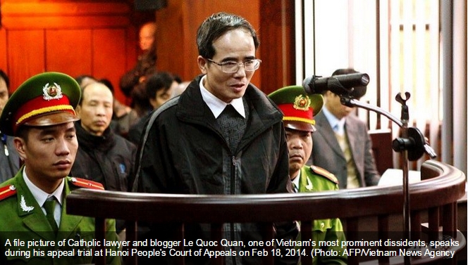 Một bức ảnh của luật sư và blogger Lê Quốc Quân, một trong những người bất đồng chính kiến ​​nổi bật nhất của Việt Nam, nói tại Tòa án nhân dân Hà Nội phúc thẩm vào ngày 18 tháng 2, năm 2014. (Ảnh: AFP / Thông tấn xã Việt Nam