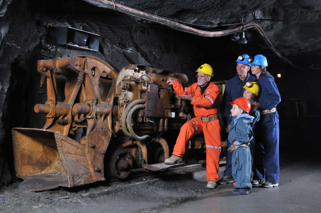 Ba thế hệ trong mỏ ở Val d’Or. Nguồn: http://www.citedelor.com/
