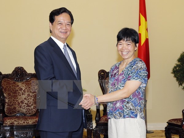 Thủ tướng Nguyễn Tấn Dũng tiếp giáo sư Lưu Lệ Hằng. (Ảnh: Đức Tám/TTXVN)(12)