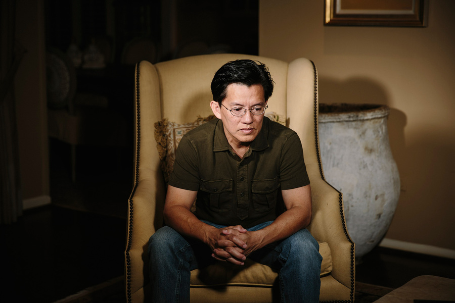 Ông NGuyễn Tahnh Tú, con trai của nhà báo Nguyễn Đạp Phong, cho biết cha ông bị hăm doạ rất nhiều lần những tuần trước khi ông bị bắn chết. Nguồn: Edmund D. Fountain, special to ProPublica