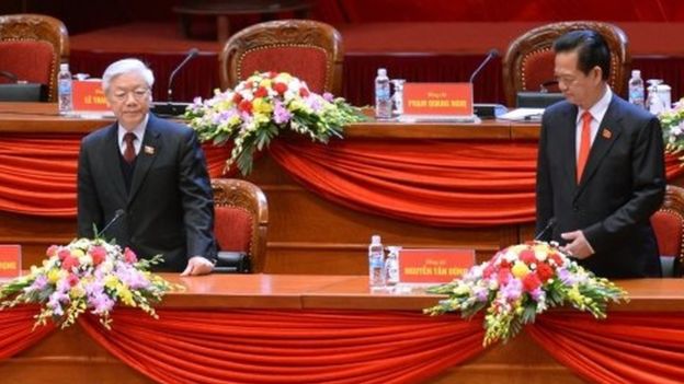 Tổng Bí thư Đảng Cộng sản Nguyễn Phú Trọng của Việt Nam (trái) và Thủ tướng Nguyễn Tấn Dũng tại đại hội đảng ở Hà Nội (21 tháng 1 2016.) Nguồn: copyright AP 