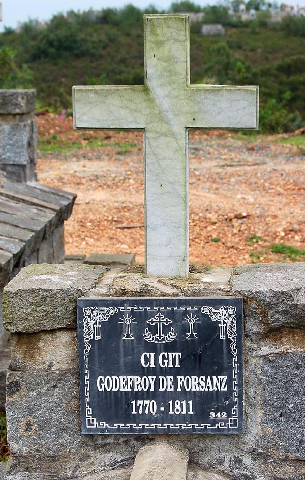 Mok của De Forcanz ở khu mộ người Pháp ở Phú Can dời về Thuy Phương. Nguồn: François xavier Landrin/http://belleindochine.free.fr/