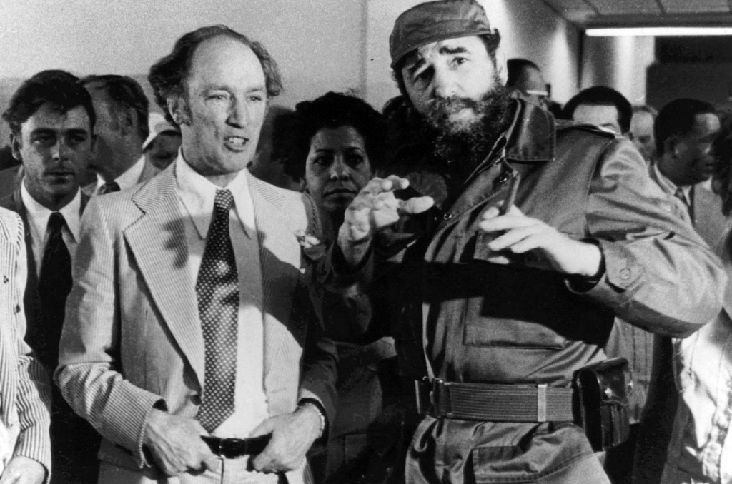  Thủ tướng Pierre Trudeau tại như Cuba bên cạnh Chủ tịch Fidel Castro trong chuyến đi thăm Havana vào ngày 27 tháng 1, 1976. Nguồn: THE Canadian Press / Fred Chartrand 