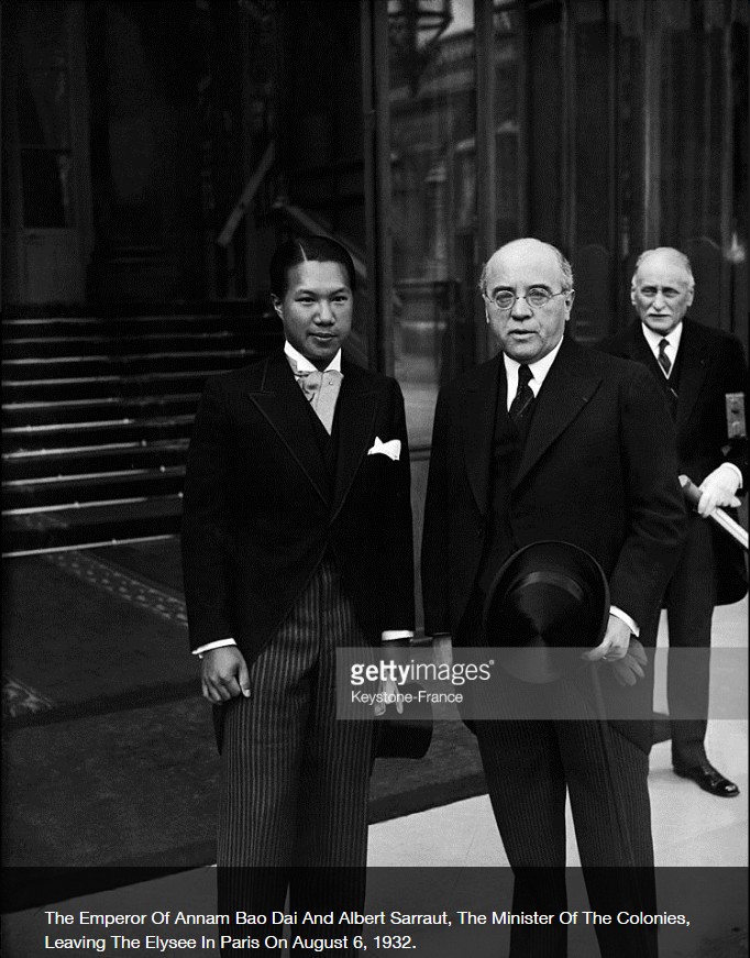 Bảo Đại và Bộ trưởng Bộ Thuộc địa Pháp Albert Sarault trướng cồng Điện Elyssé, Paris 6 tháng 8,1932. Nguồn Getty Images
