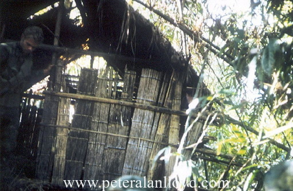 Một góc trại giam tù nhân của CSVN trong thời chiến. Nguồn: http://peteralanlloyd.com/