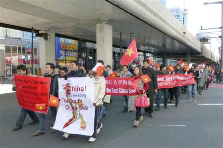 Người Việt biểu tình chống TQ xâm lăng Hoàng Sa (Tokyo, Japan, 19/1/2014). Ảnh Sankei.jp