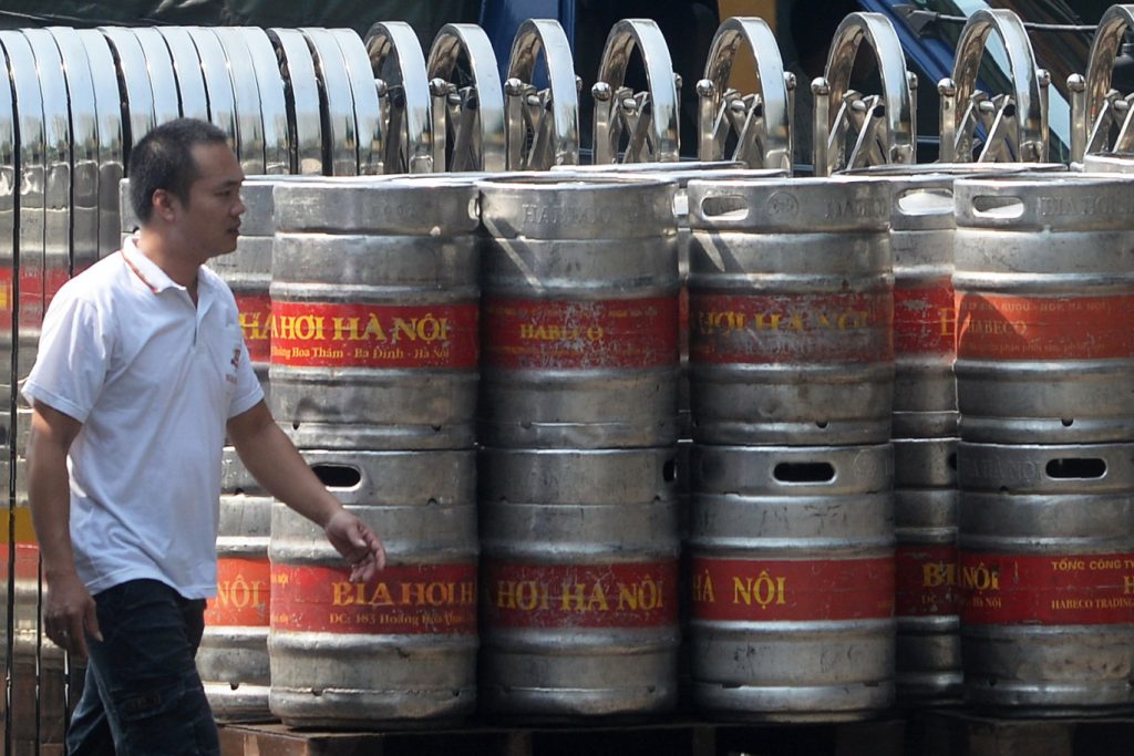 Xưởng bia Habeco ở Hà Nội. Nguồn ảnh: Hoàng Đình Nam / AFP qua Getty Images